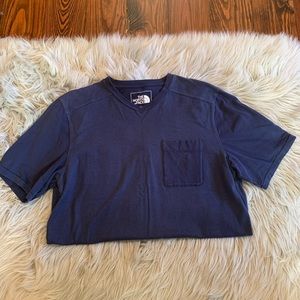 The North Face navy blue men’s t-shirt with picket. Size Medium